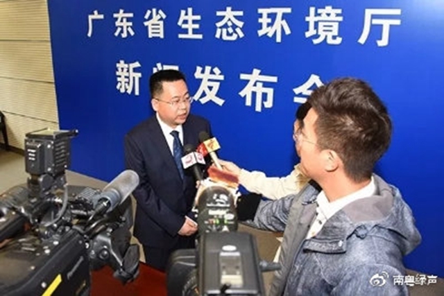 ▲省生態(tài)環(huán)境廳黨組成員、副廳長(zhǎng)陳金鑾接受記者采訪