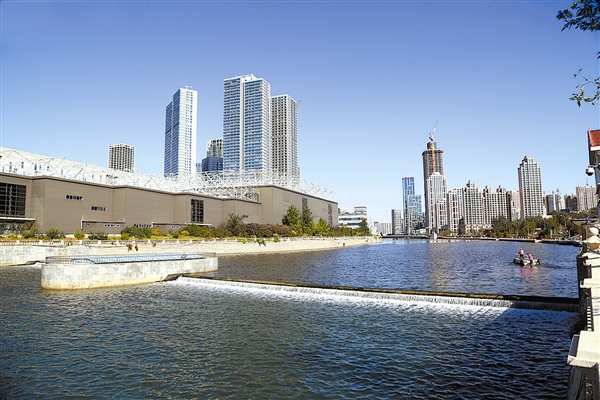 馬欄河經(jīng)過多年的污水截留、清淤改造、兩岸綠化等治理工程，現(xiàn)如今成為城市中的一條景觀河流。本報記者王華